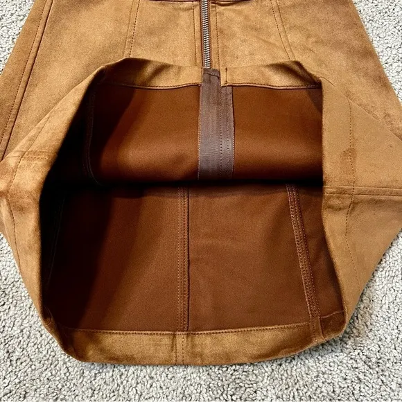 Aritzia Wilfred Free Leah Faux Suede Dark-Camel Zip-Front Mini Skirt. Size 0.